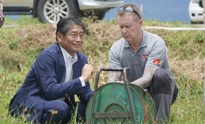 日本大使按下销毁炸弹按钮