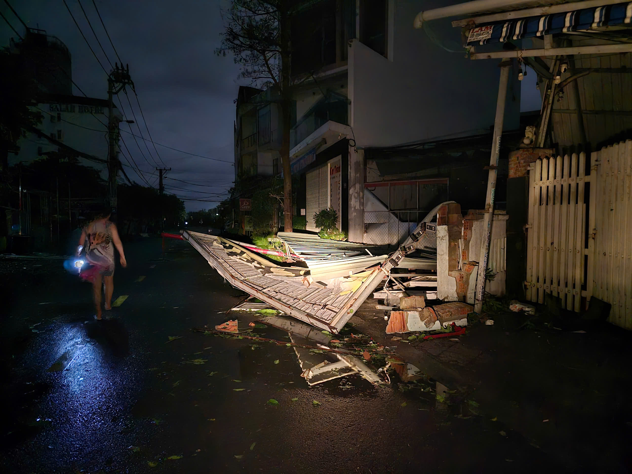 台风Kalmaegi在多地造成严重损失