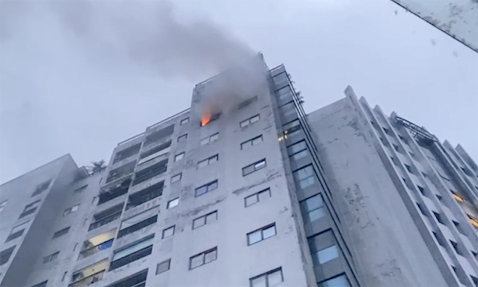 河静15层公寓楼发生火灾，多人紧急疏散