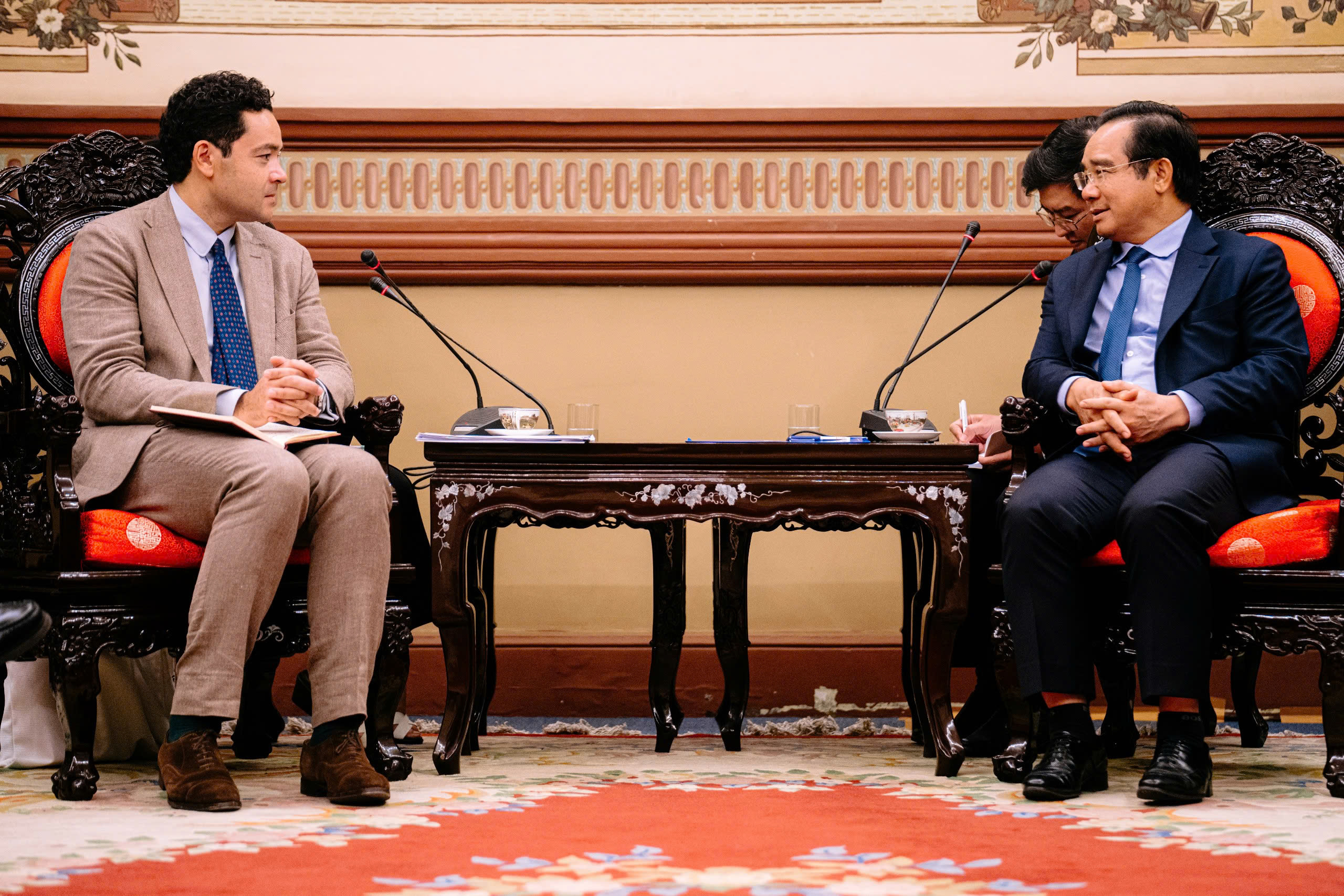 胡志明市邀请法国参与铁路和金融中心项目