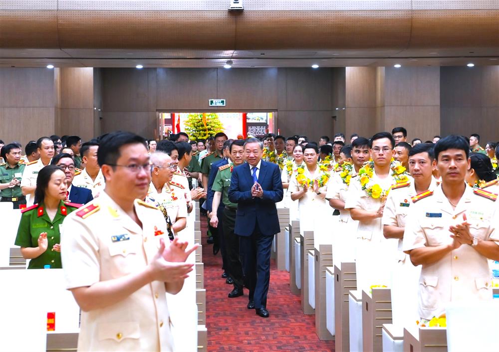 总书记苏林会见人民公安先进典型