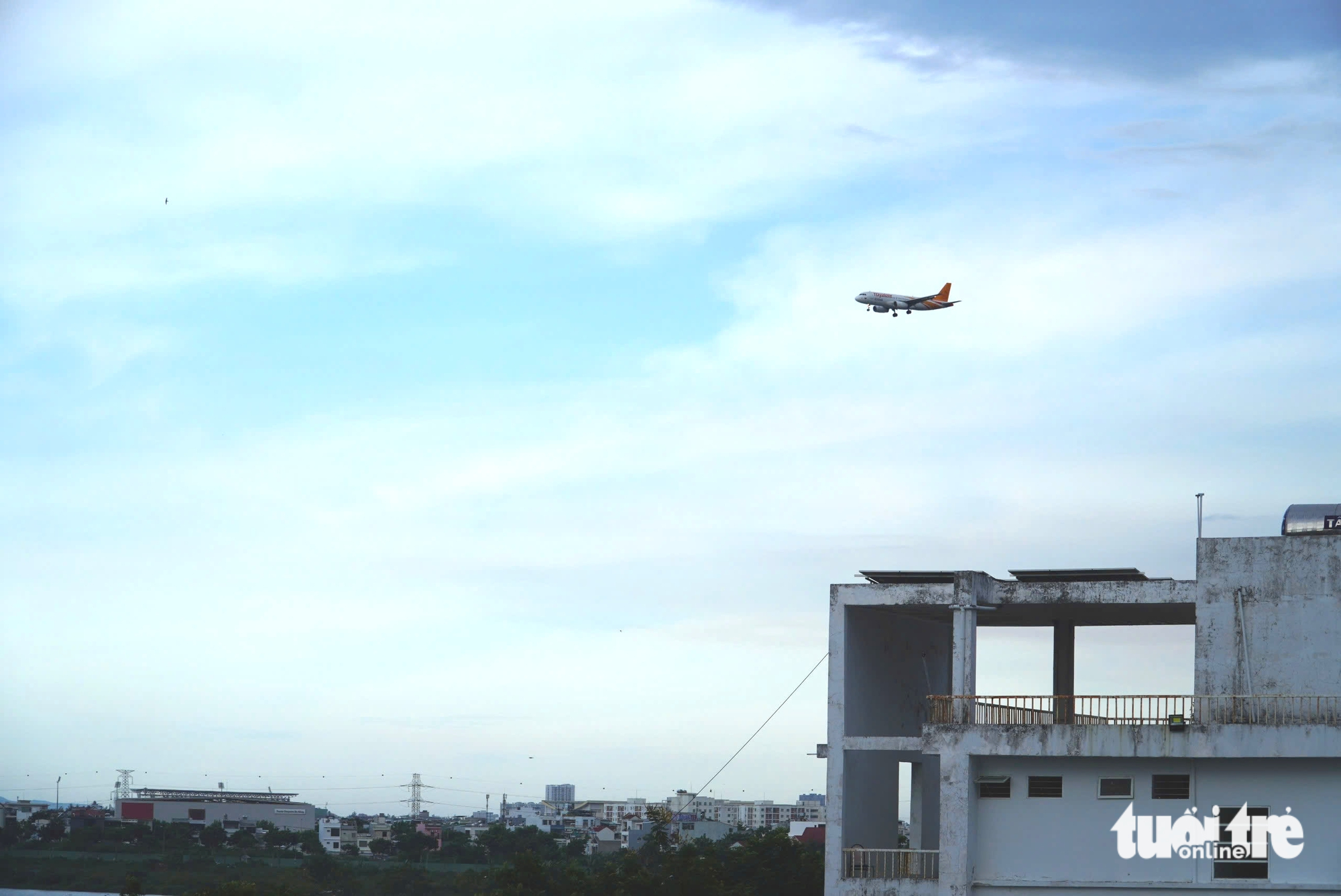 无人机距离跑道仅60-70米，影响岘港机场19个航班