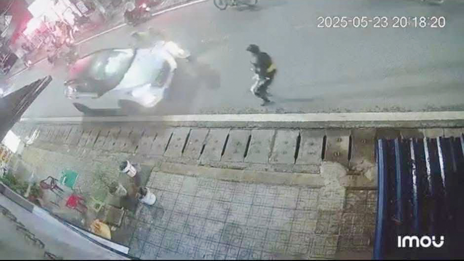 喝完酒后开车‘闯关’检查酒精浓度去和女朋友玩