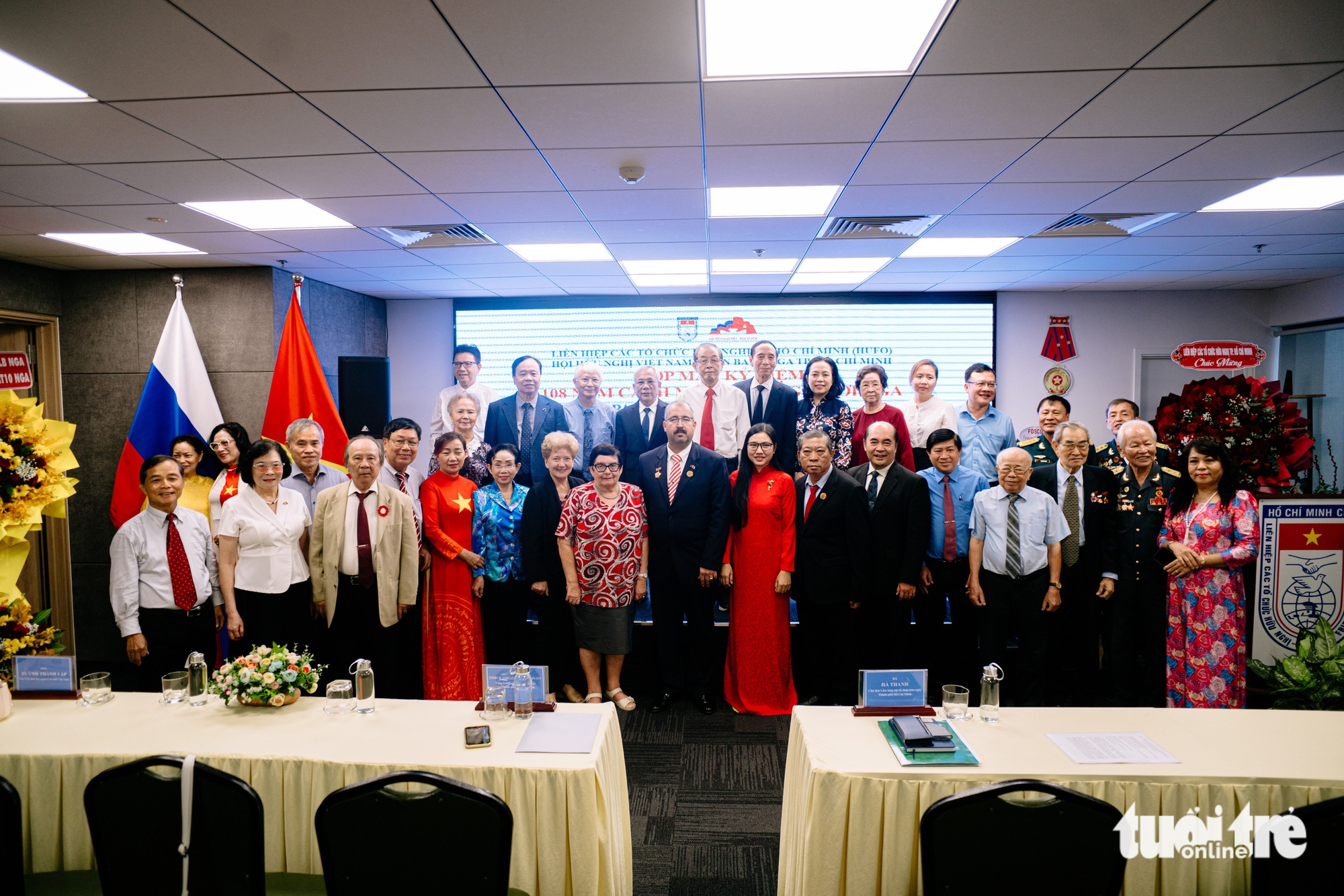 胡志明市举行纪念俄国十月革命108周年集会