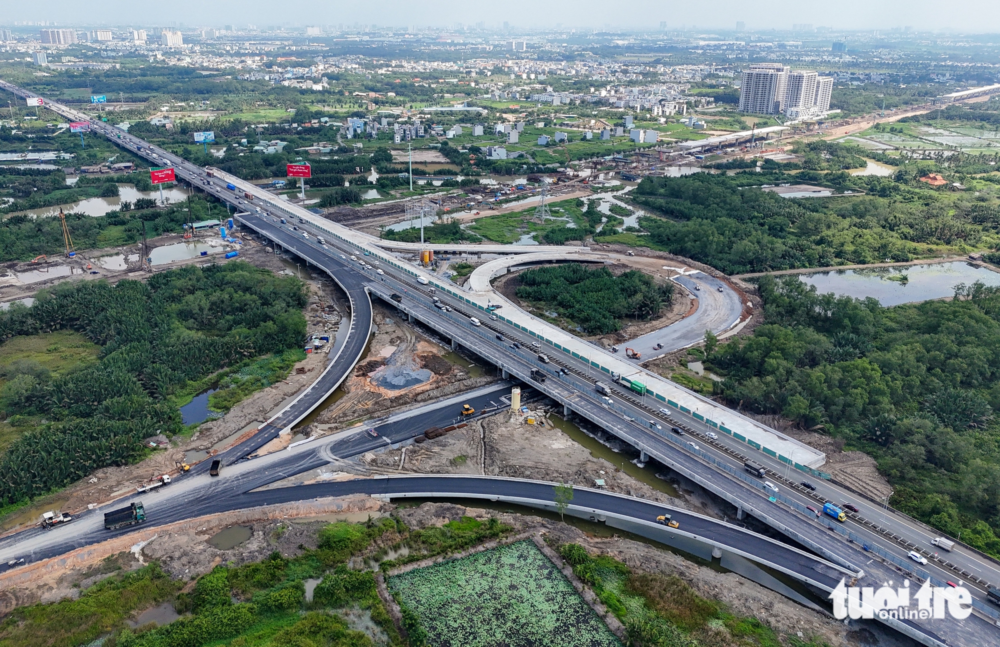从8月19日起，连接胡志明市-隆城-油曳高速公路的第三环线收费站投入运营