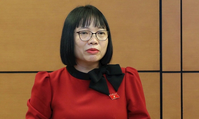 允许官员在机构外签订合同时需要控制机制