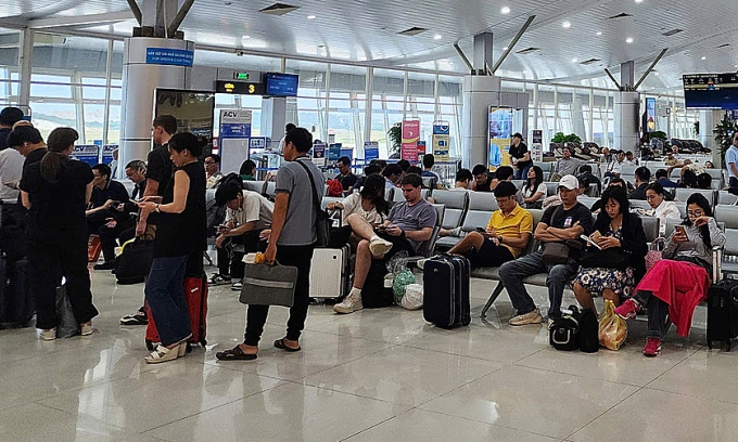 新山一机场因大雨导致多架航班延误