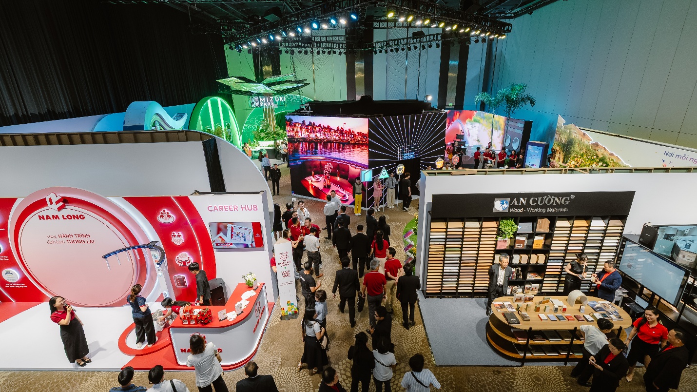 南龙之旅2025：首日爆发，吸引超过1000名参观者