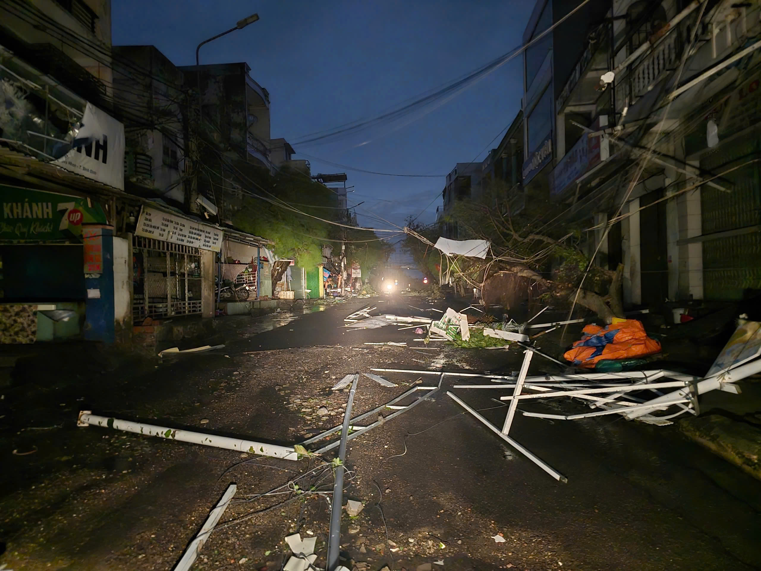 台风Kalmaegi在多地造成严重损失