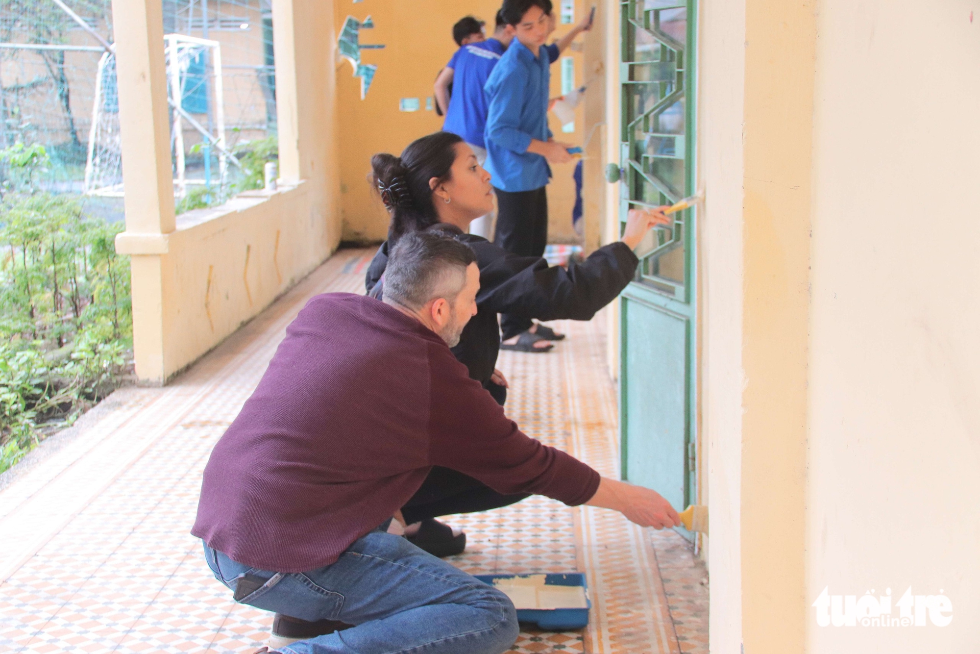 美国大使馆和总领事馆工作人员访问岘港希望村儿童