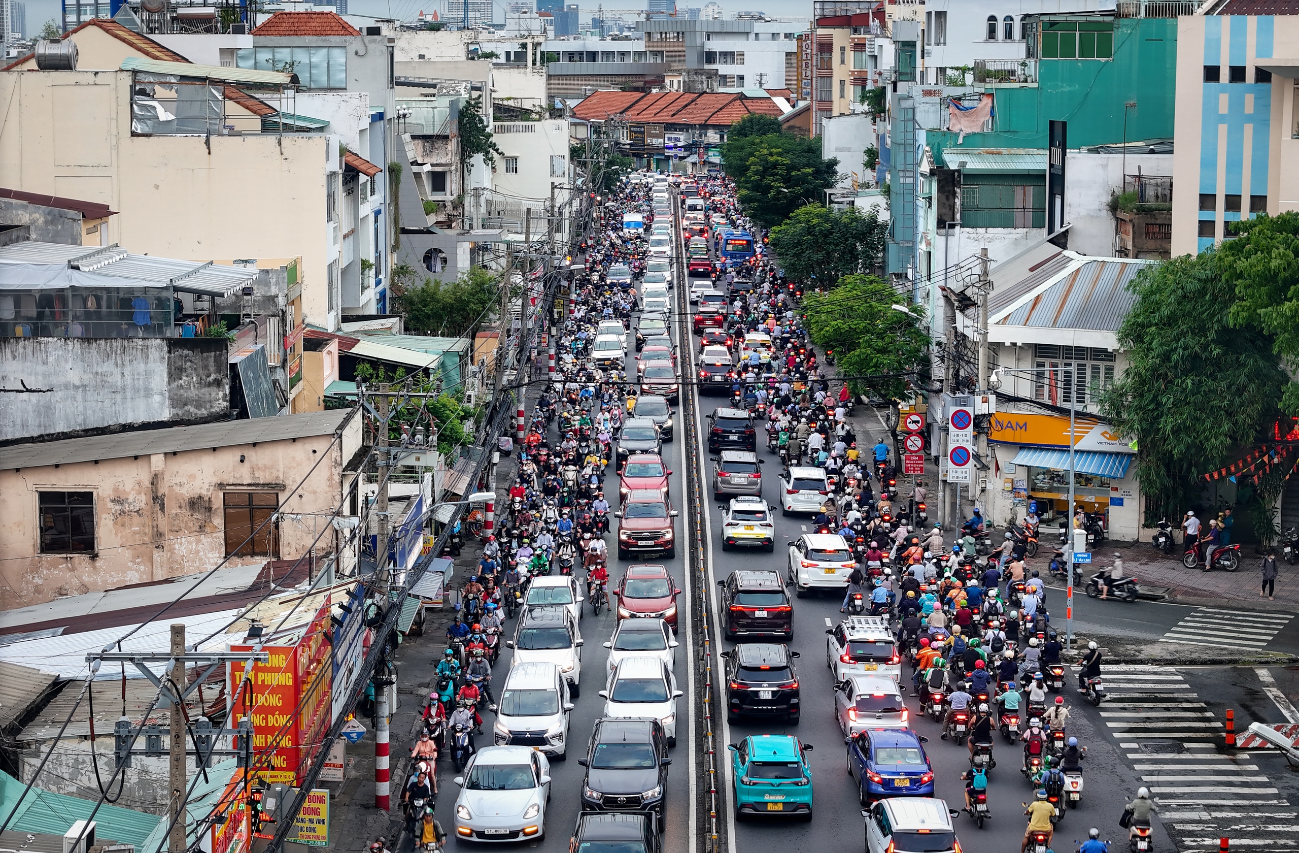 胡志明市统一扩建阮必成路，新建新顺一桥