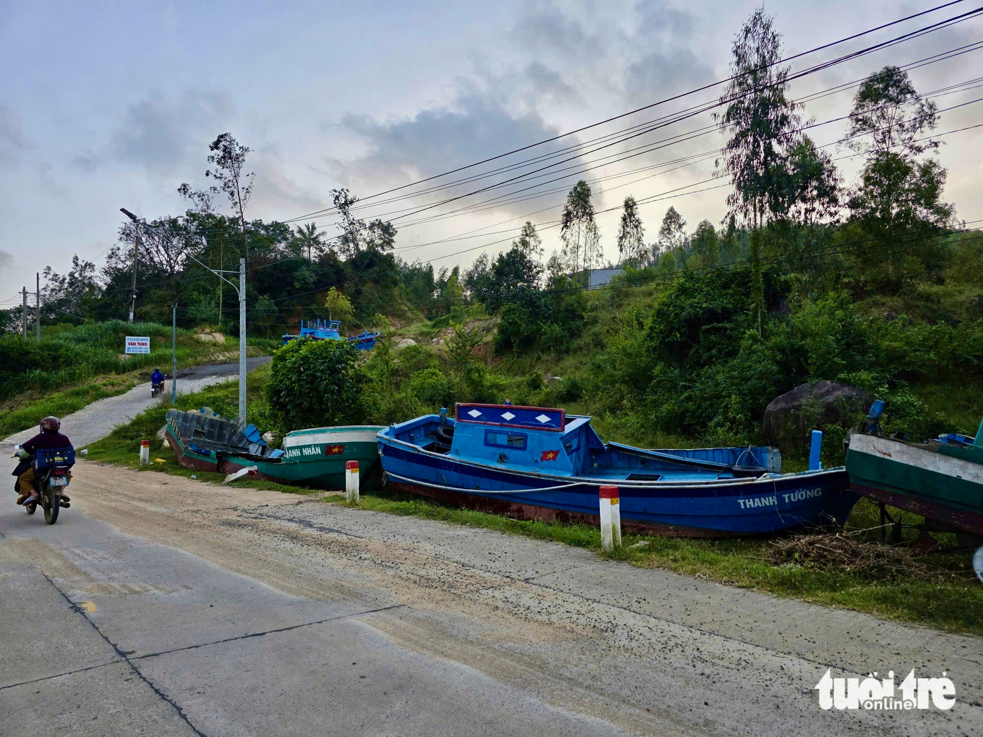 第13号台风后修船竞赛：船厂超负荷，船主焦急等待出海日