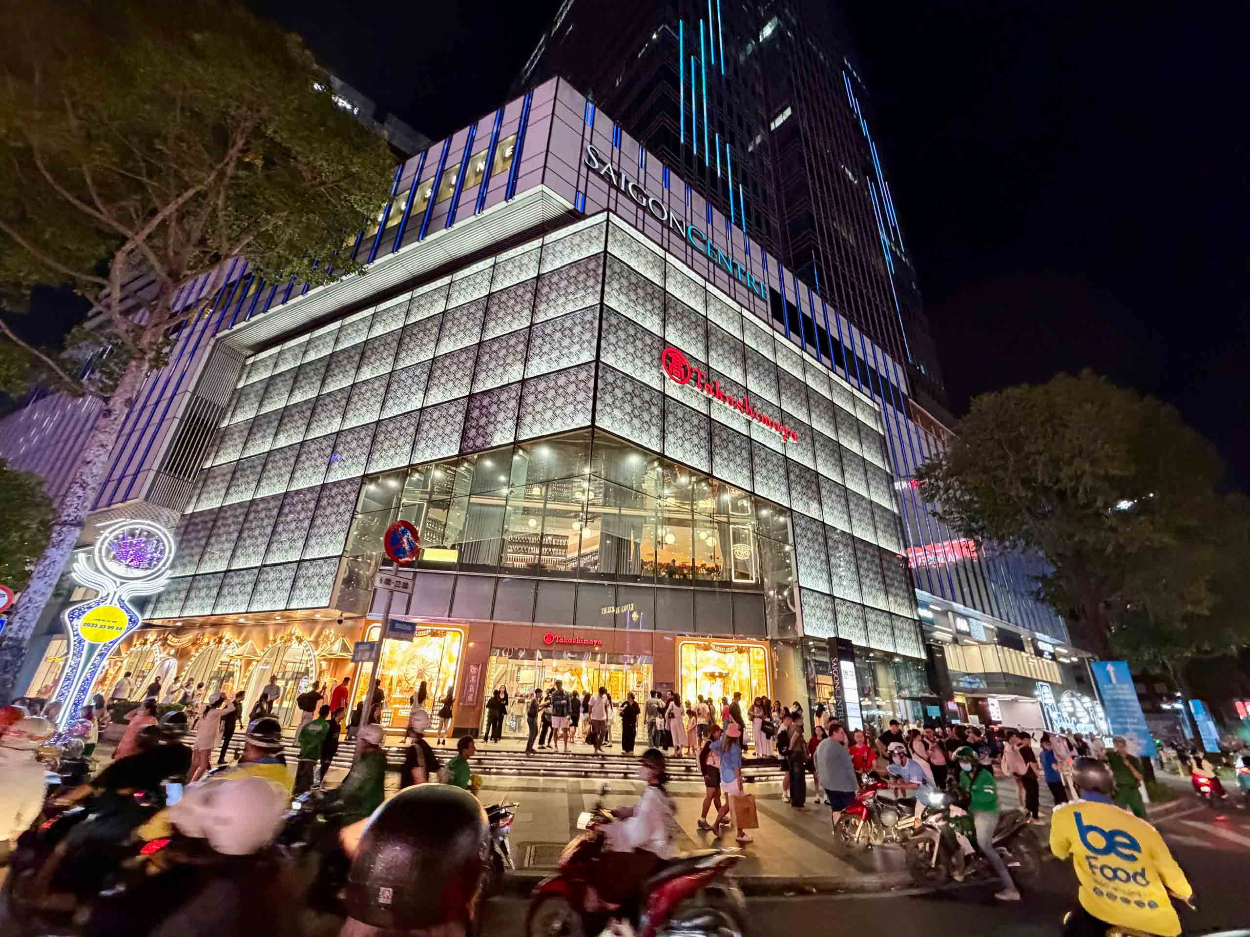 胡志明市热闹准备年末节日季