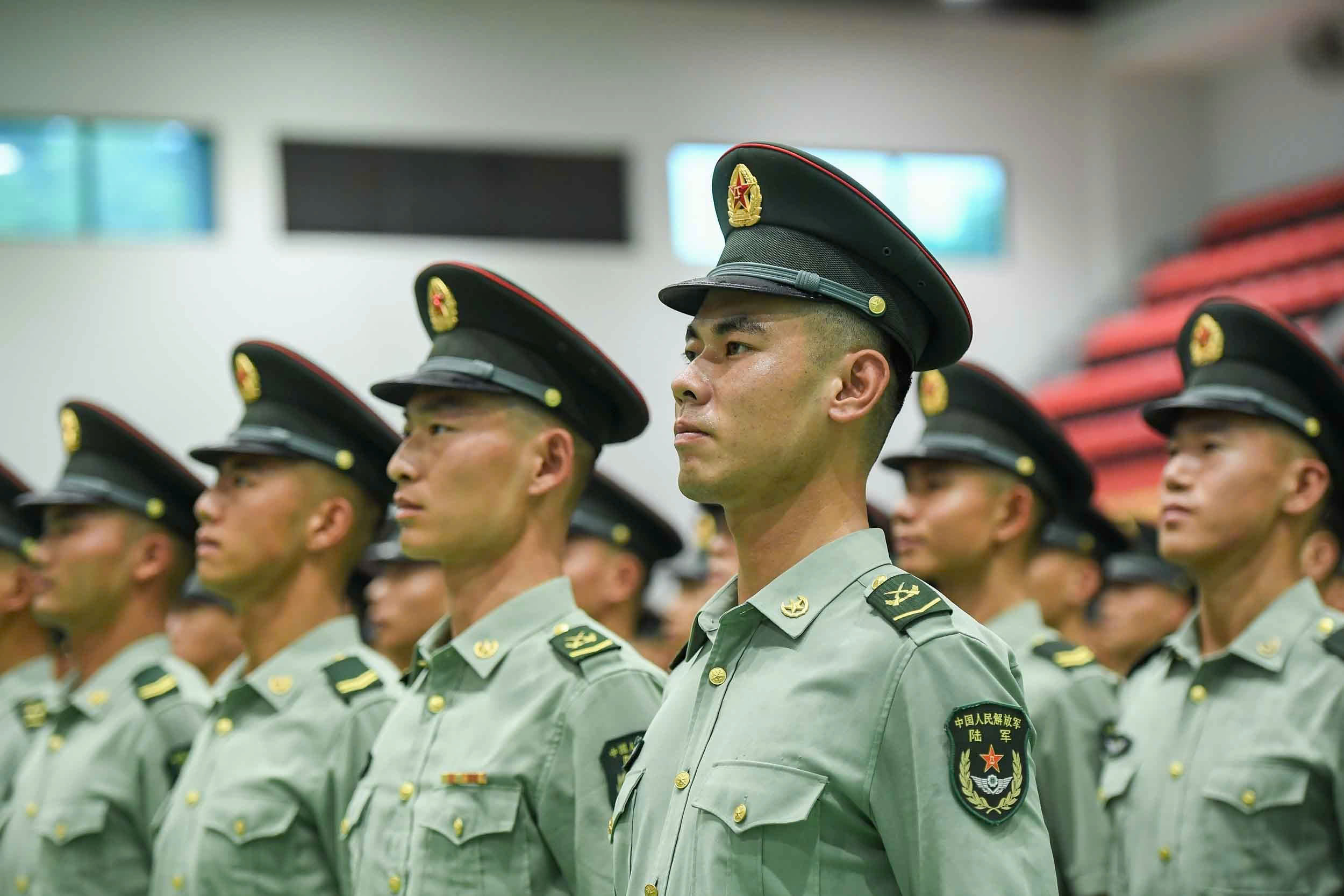 黄春战上将会见参加9月2日国庆阅兵的400名国际军人