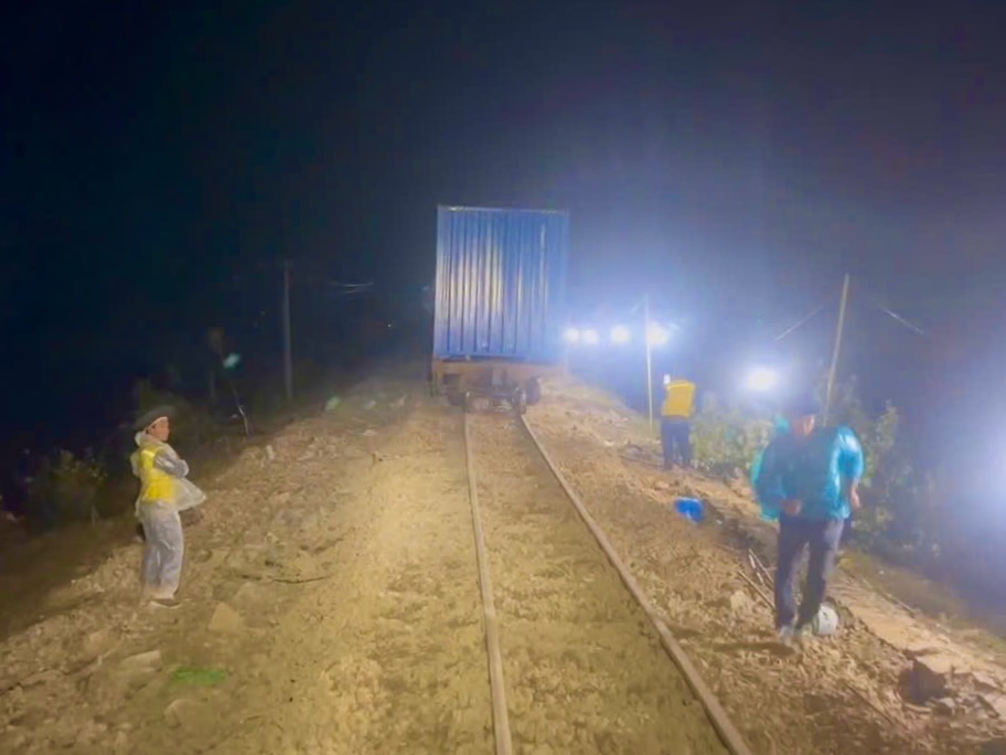 南部中区地区洪灾后铁路恢复通车