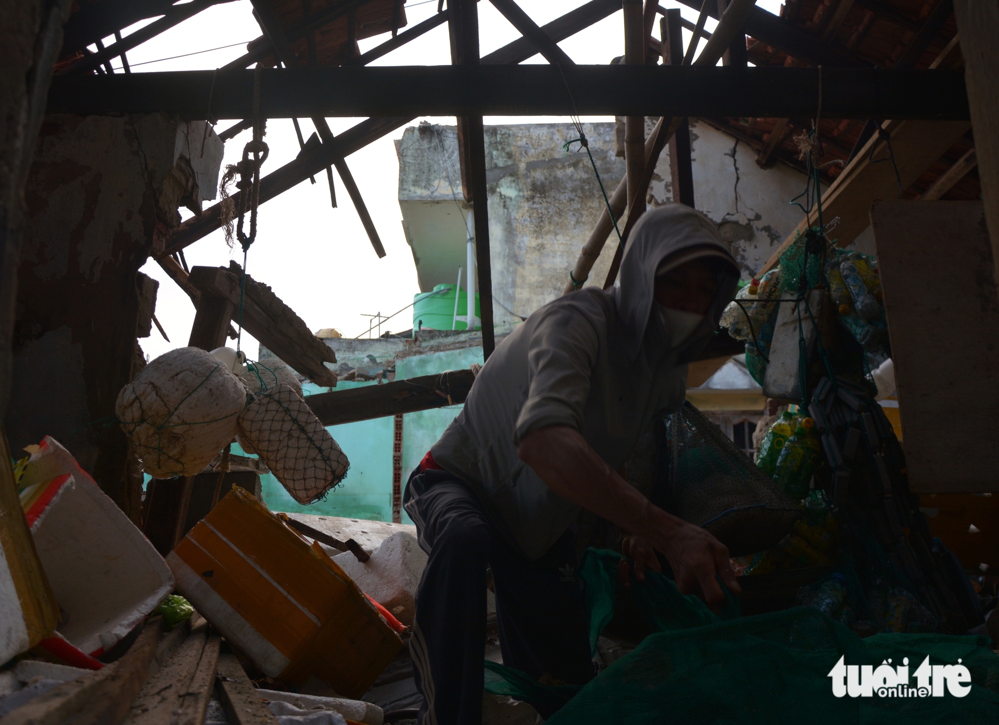 在仁丽渔村凯尔马吉台风中的恐怖之夜