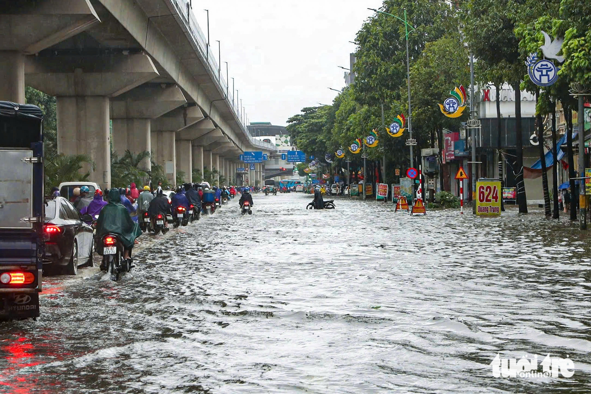 为什么河内多条街道在8月26日早晨被淹没在‘汪洋大海’中？