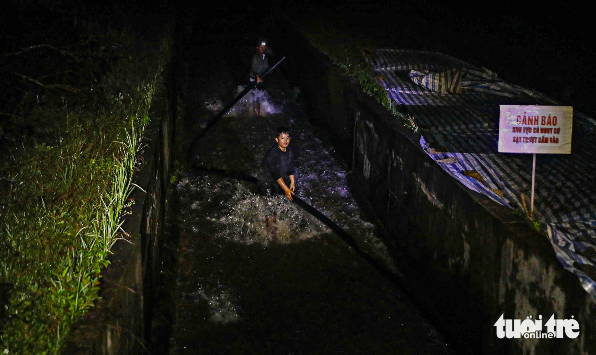 在林同紧急修建工程以防止大型水库决堤