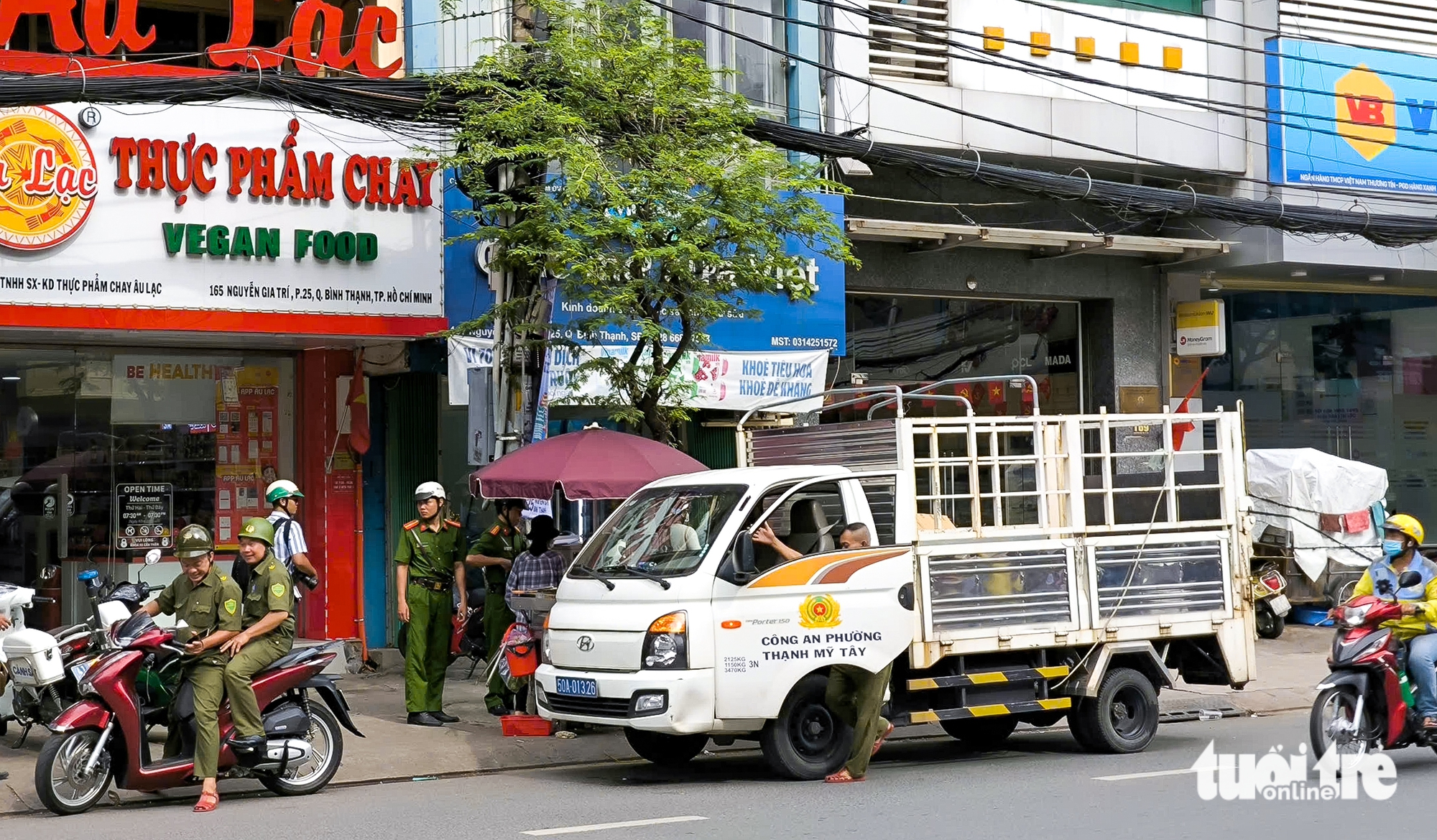 道路损坏，人行道被侵占：胡志明市市民在哪里反映？