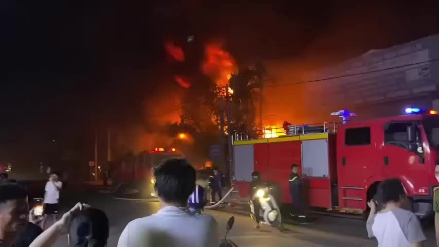 四家公司夜间起火