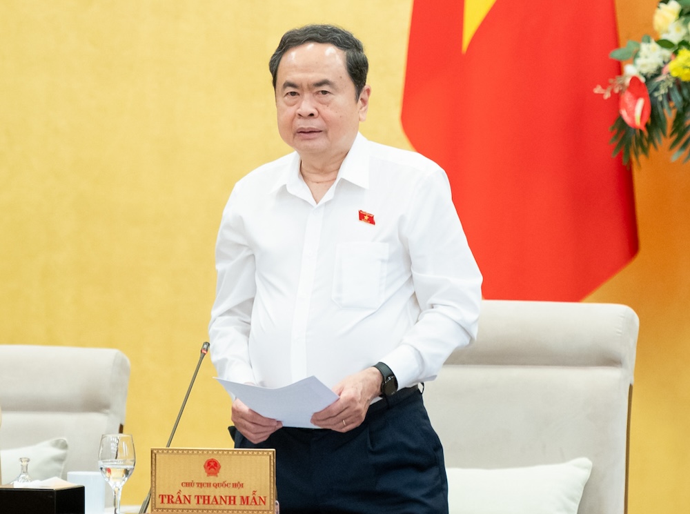 ‘坚决必须通过土地法修正案和规划法修正案在第10次会议’