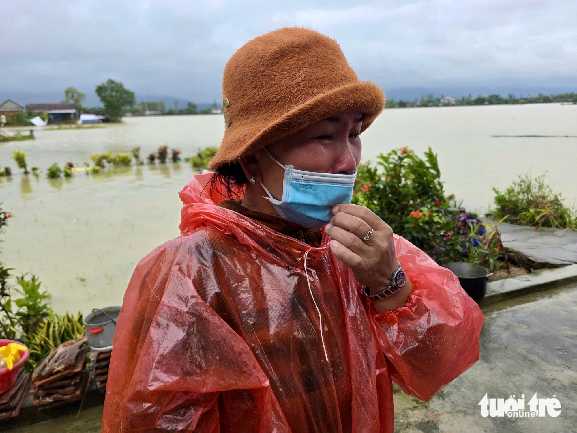 洪水地区的泪水告别