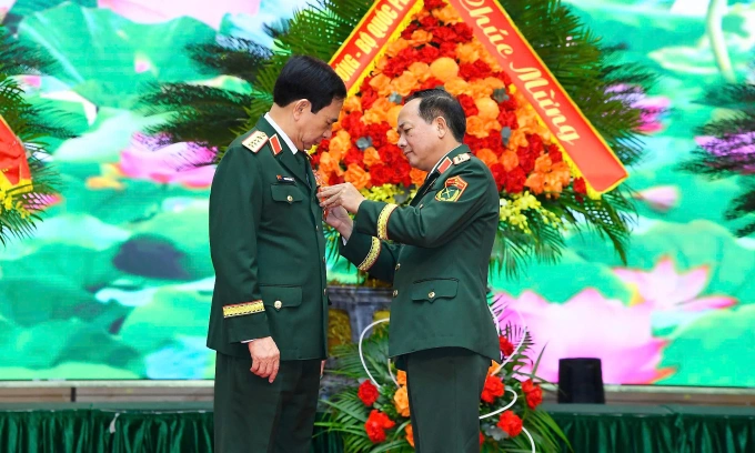 大将潘文江荣获一等军功勋章