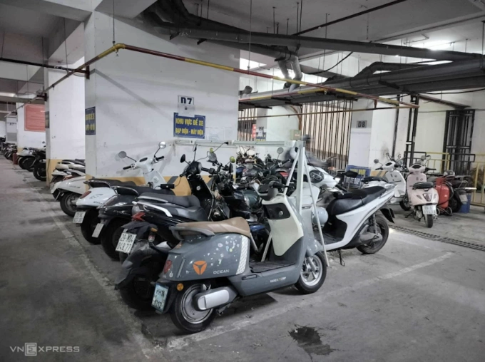 公寓因缺乏规定而难以管理电动车停放