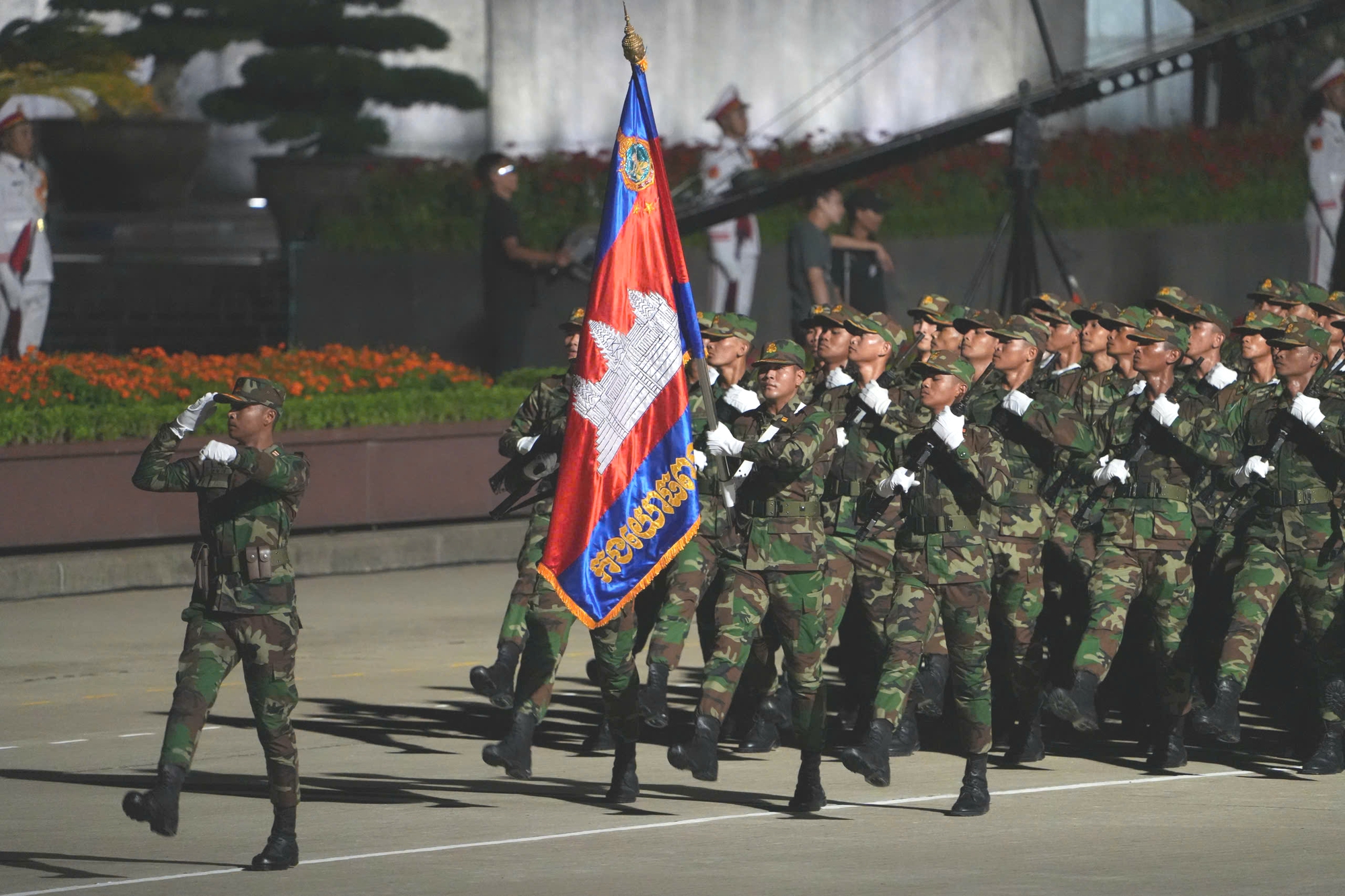 数万人在巴亭广场进行阅兵和游行总排练