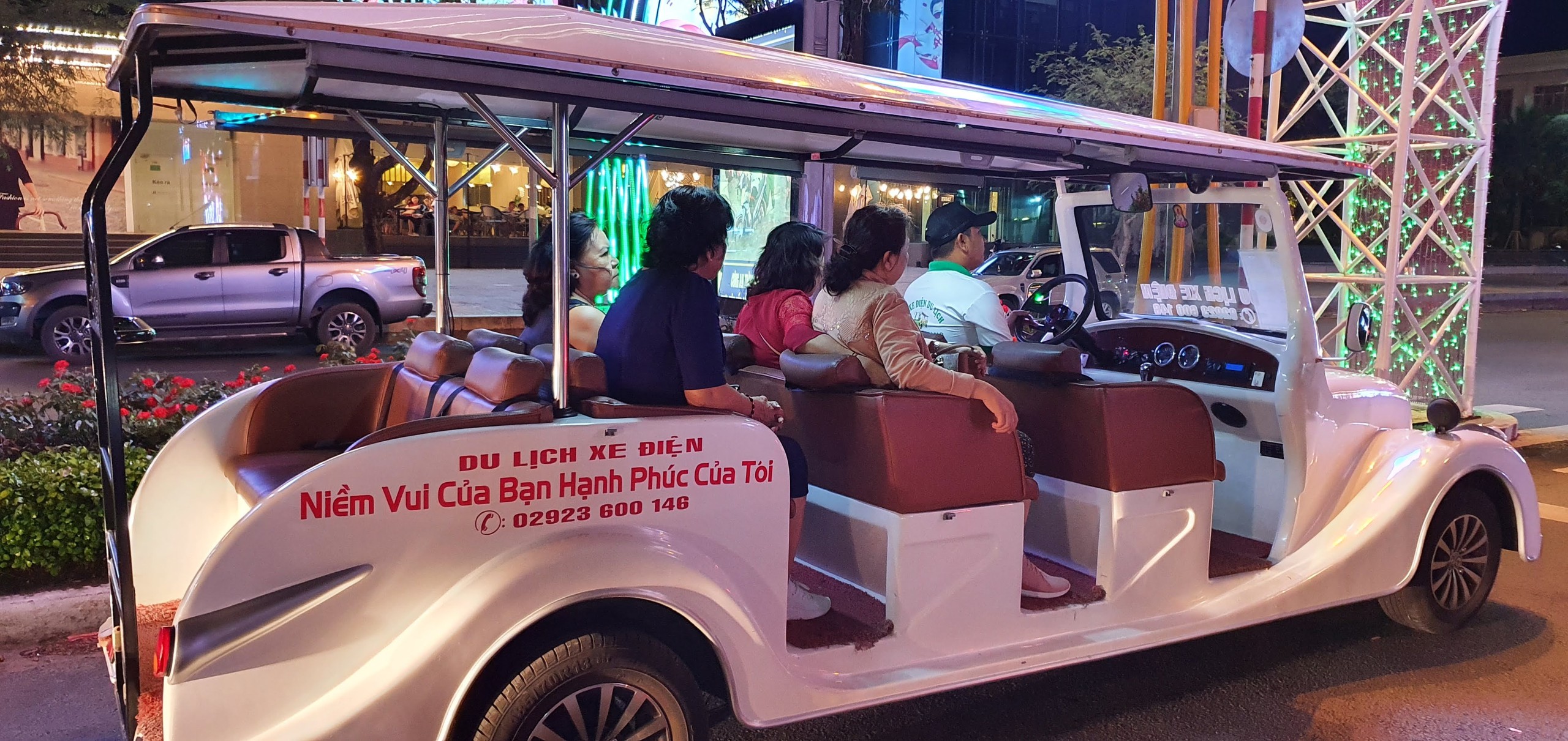 建议让芹苴的四轮电动车载客旅游重新运营