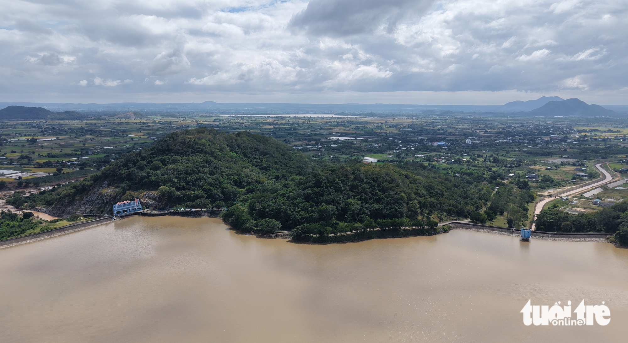 无人机拍摄平顺旧区曾创纪录泄洪的松瓜湖和龙松湖