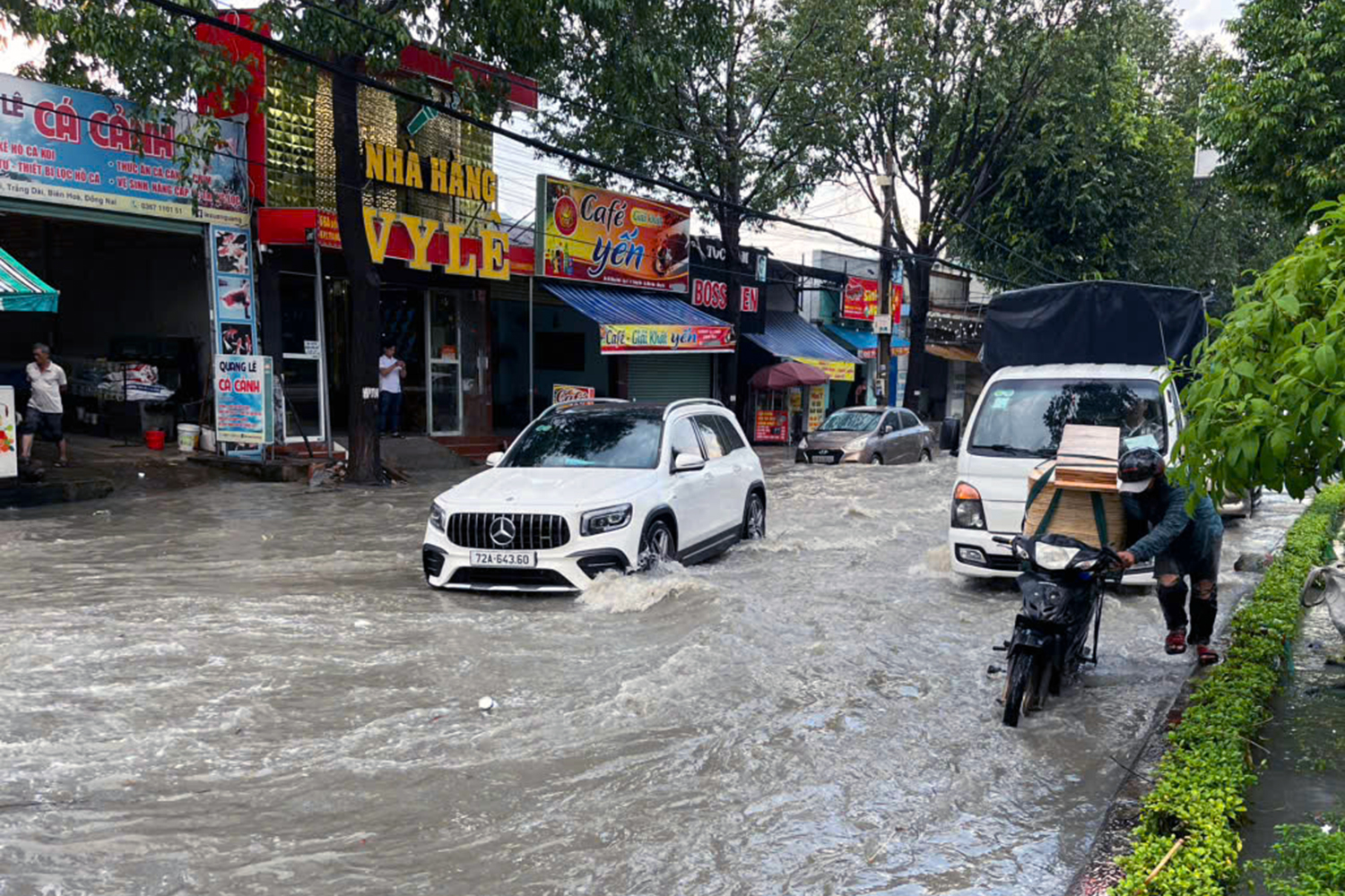 大雨过后，同奈的‘水浸黑点’再次如瀑布般涌出