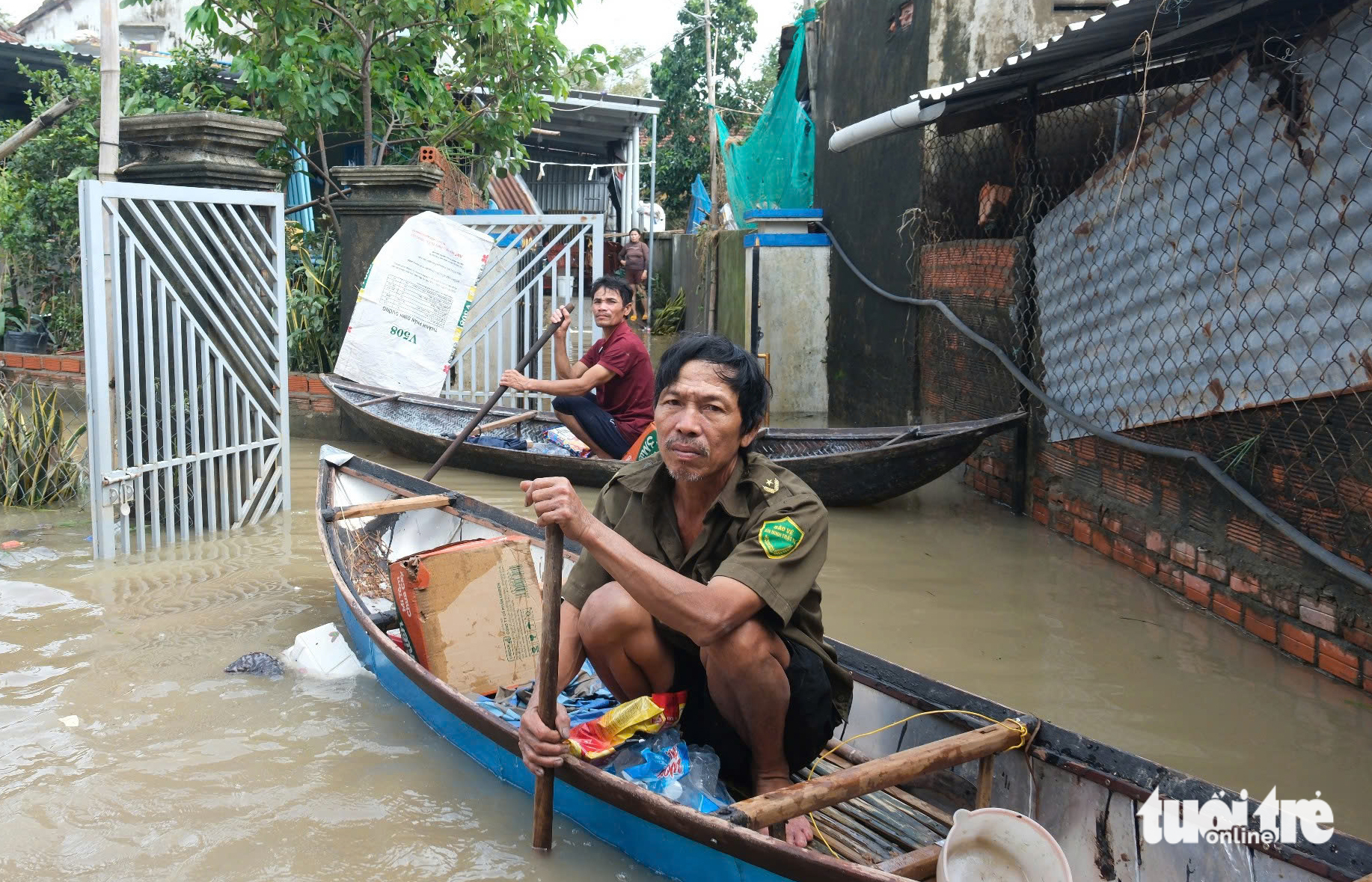 富安省洪水区居民的眼神：难以言表的事情