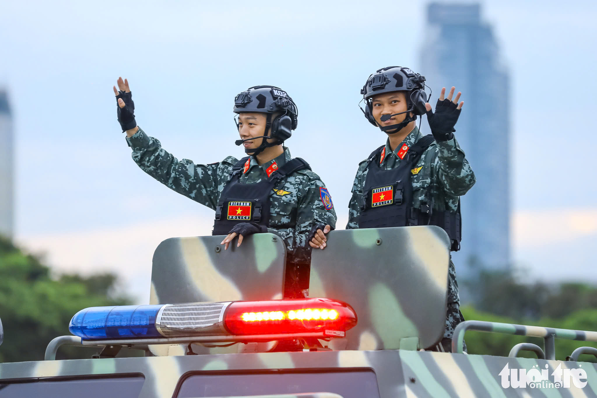美亭体育场鸣炮，开启阅兵游行合练序幕
