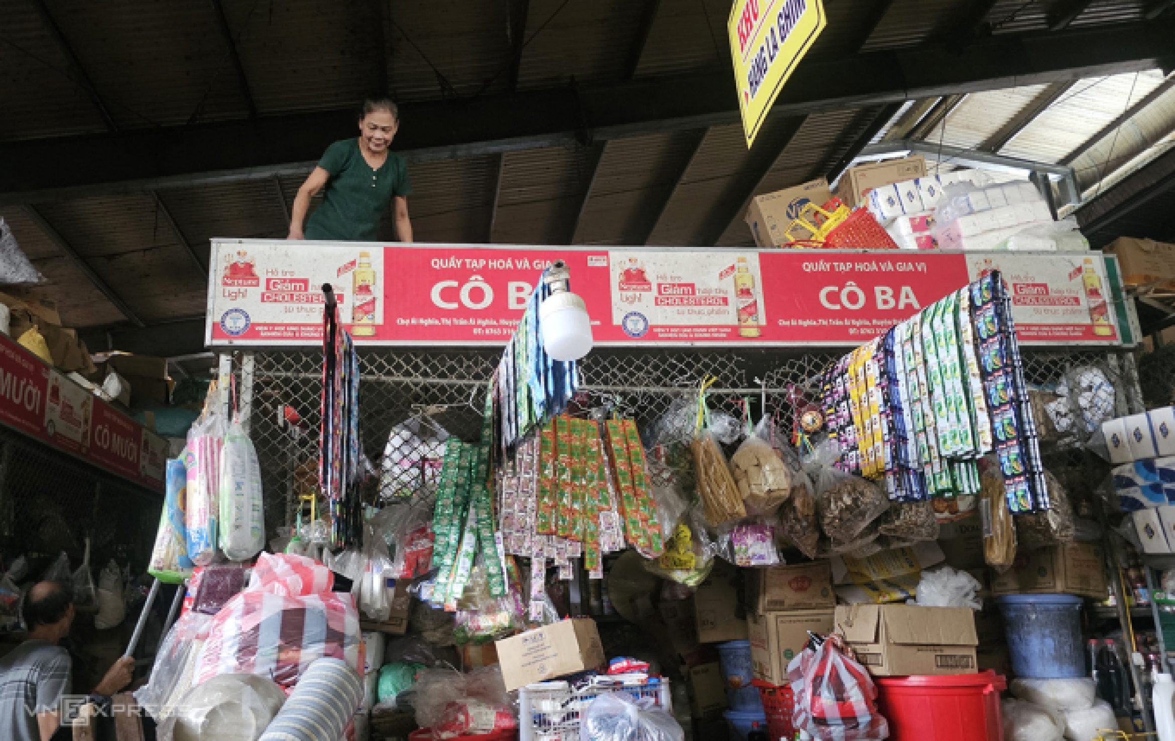 因洪水围困在市场被困三天