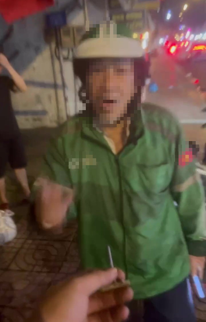 核实胡志明市道路上撒尖锐钉子男子身份