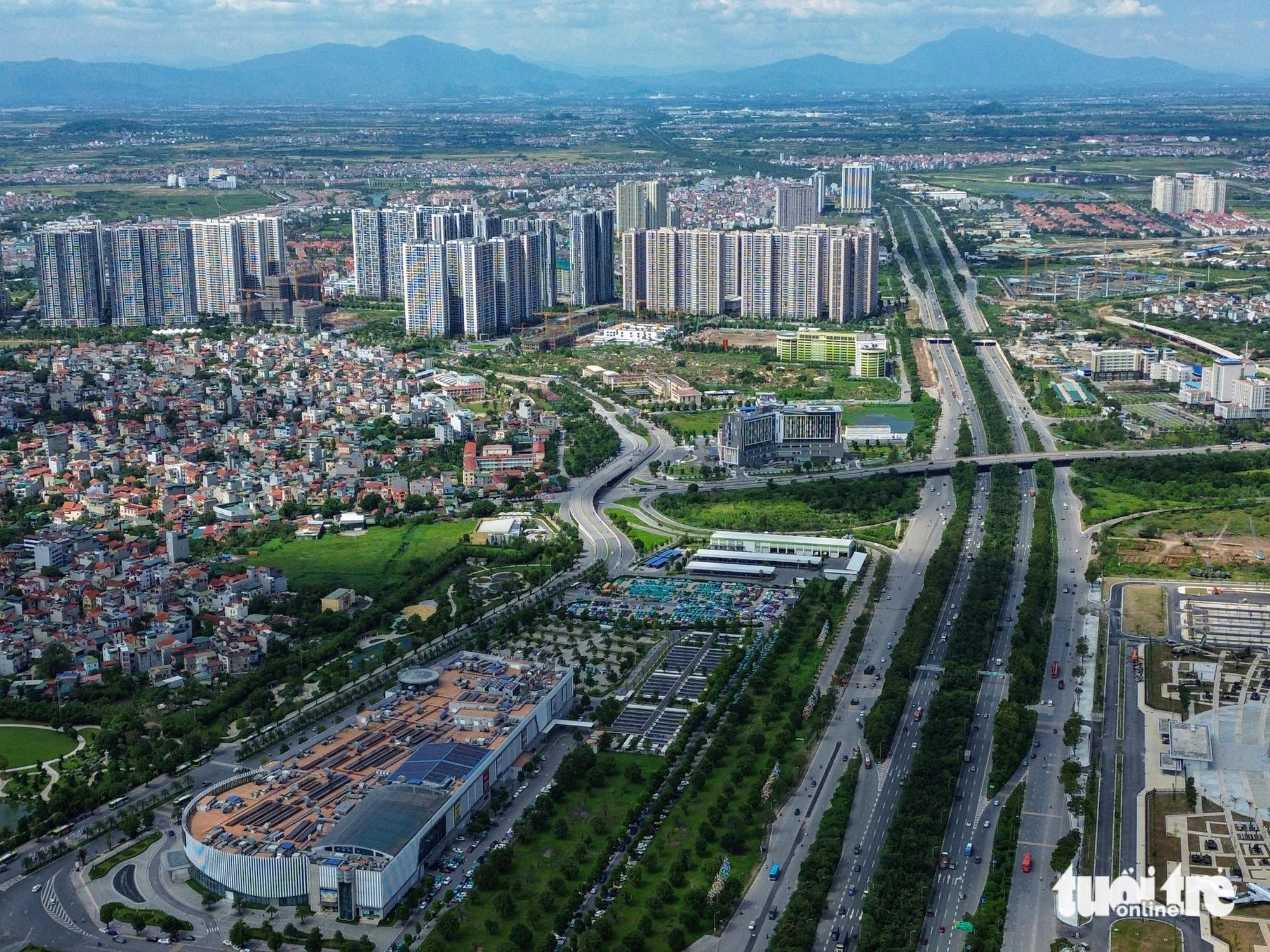 河内部分升龙大道和春水路设置围栏进行维修，交通如何调整？