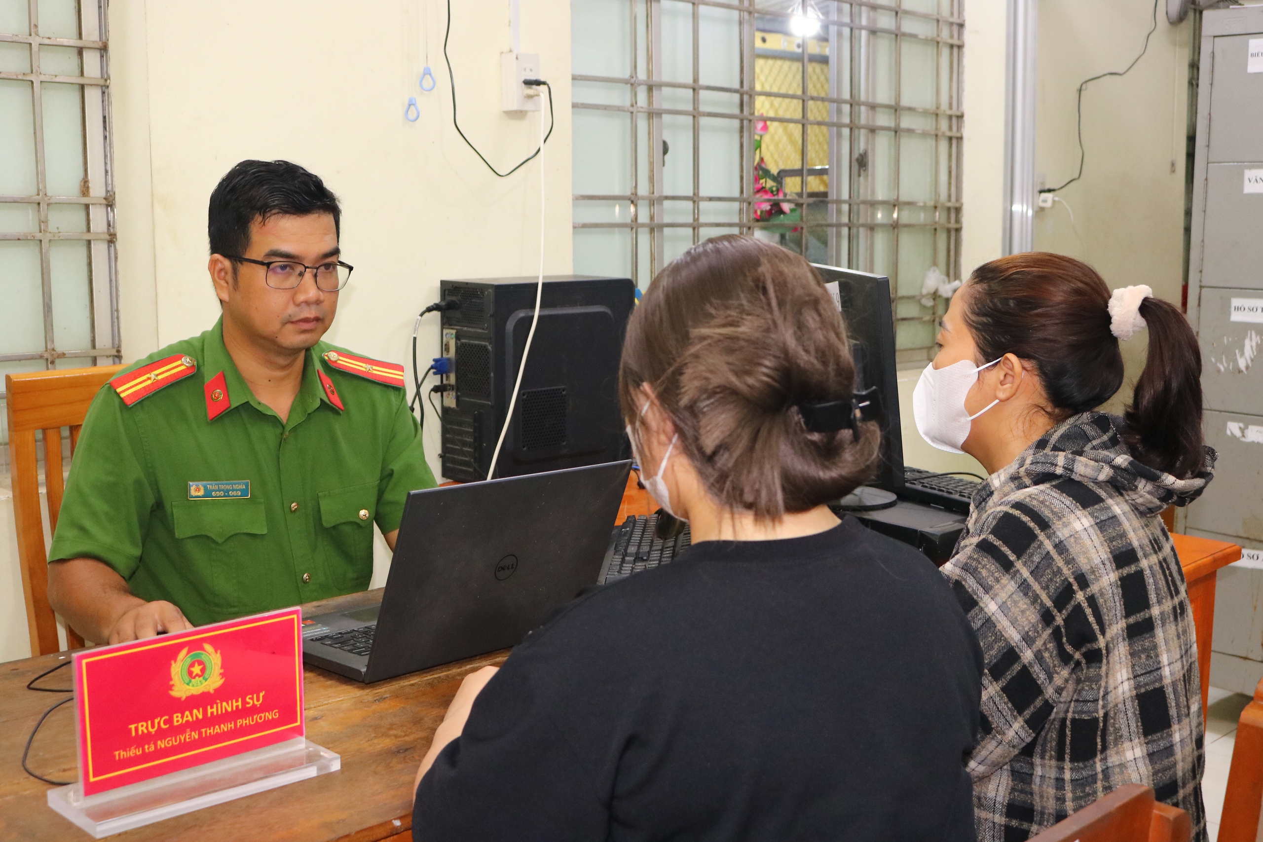 14岁女孩被骗到岘港'倒啤酒'月薪3000万，警方协助送回家