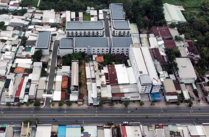 因投资者'失踪'，难以处理无证建设的街区