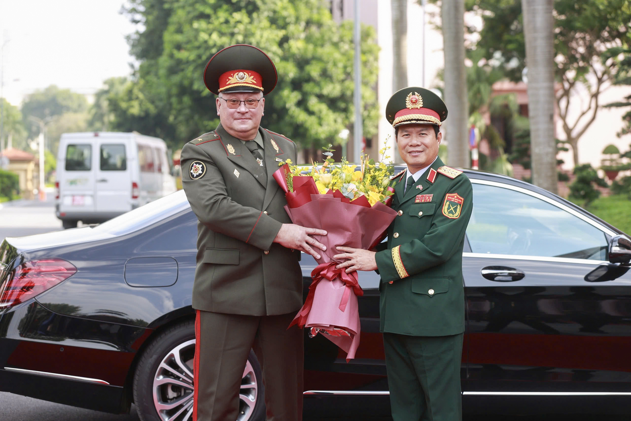 大将阮春江与白俄罗斯武装力量总参谋长举行会谈