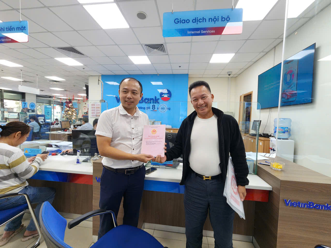 为还剑湖旁'钻石'地块上的居民支付搬迁费以建设广场