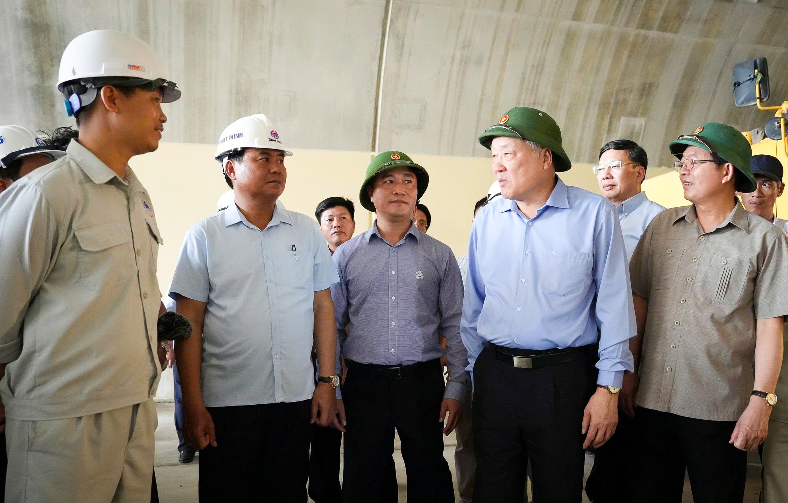 副总理阮和平检查归仁至志盛高速公路