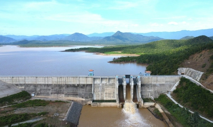 耗资超过1000亿越南盾的新建水库在运行中出现裂缝和渗漏