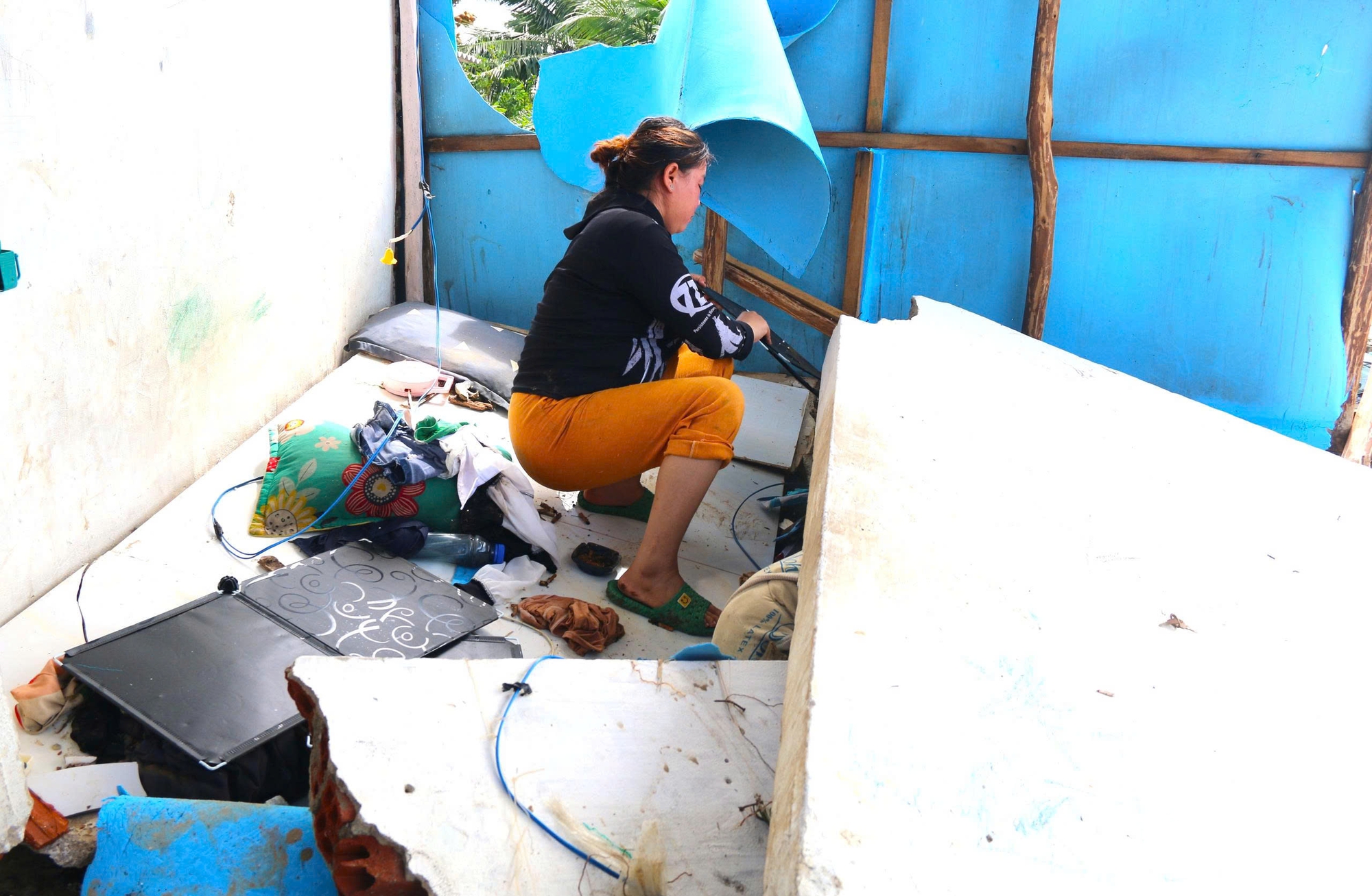 心痛数十艘渔船在台风Kalmaegi后破碎的场景