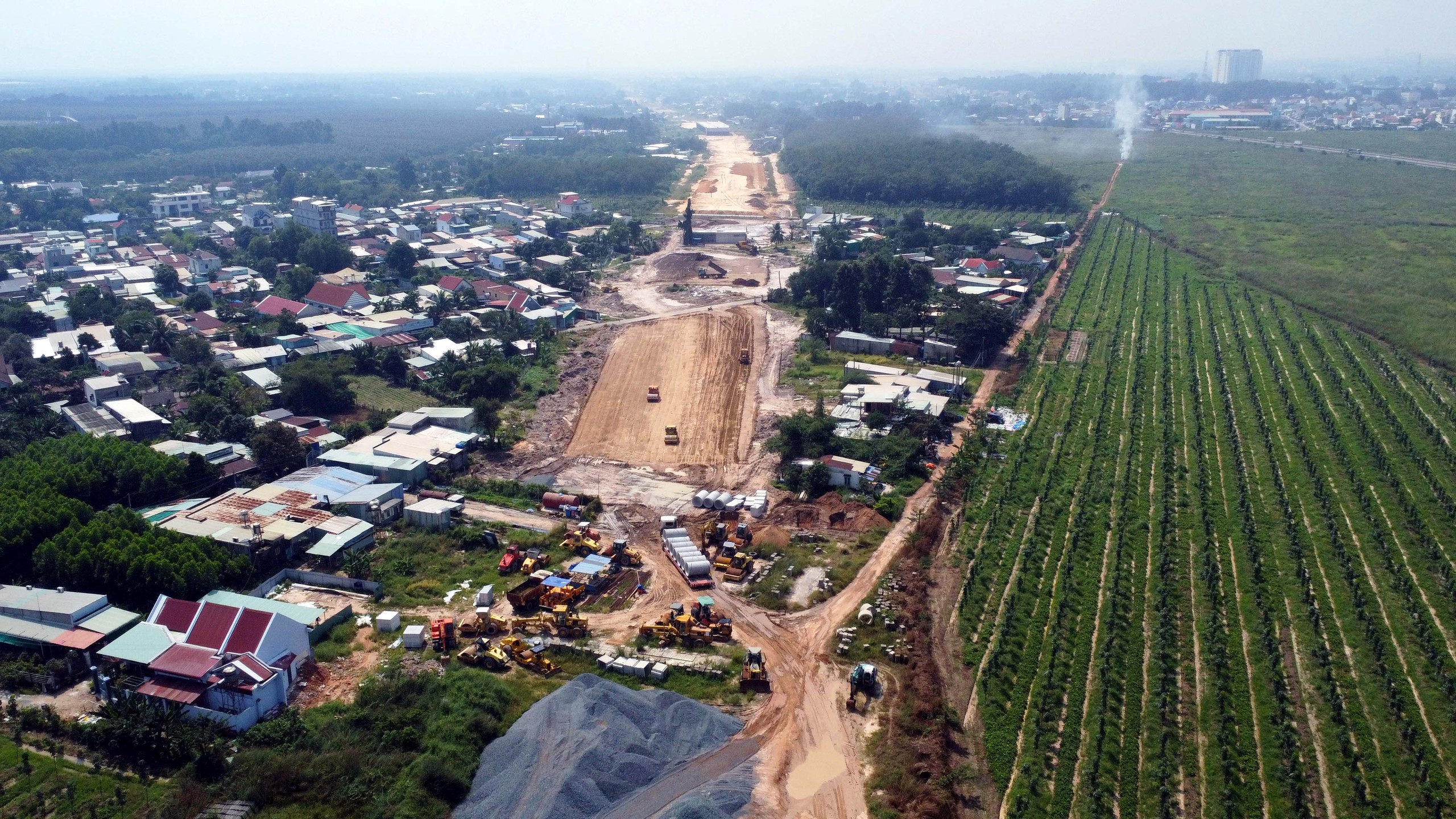 距离通车还有近2个月，边和-头顿高速公路的形态如何？